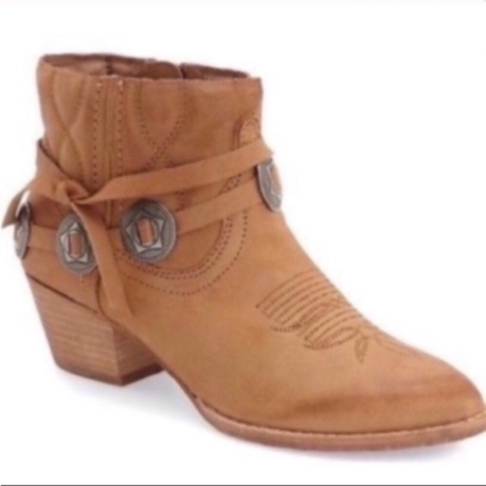 NWB 7.5 Dolce Vita Skye Booties